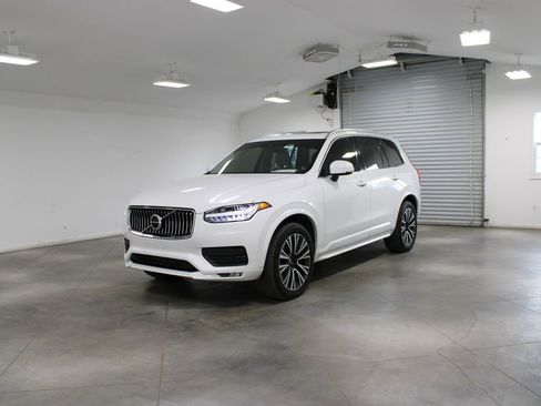 Used 2020 Volvo XC90 T6 Momentum image 4