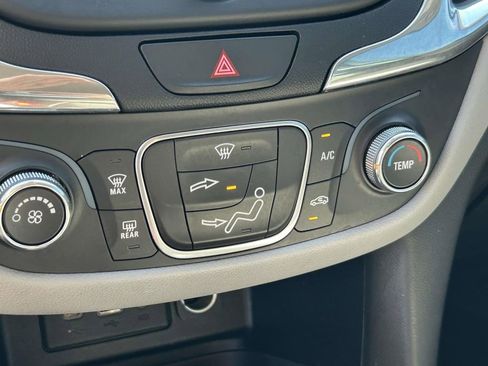 Used 2020 Chevrolet Equinox LS image 25