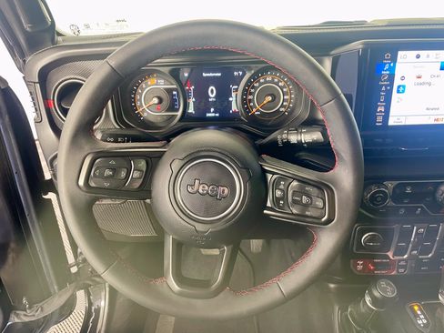 Used 2024 Jeep Wrangler Unlimited Rubicon w/ Technology Group AWD/4WD image 13