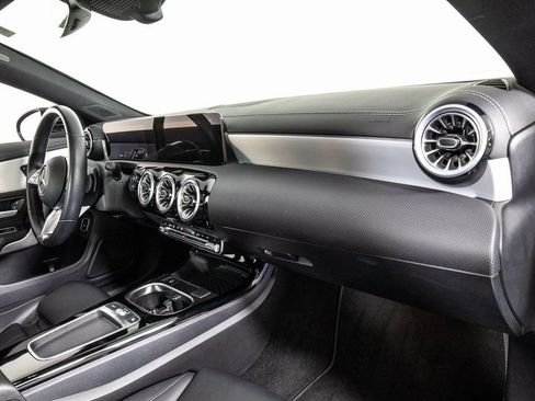 Used 2025 Mercedes-Benz CLA 250 image 17