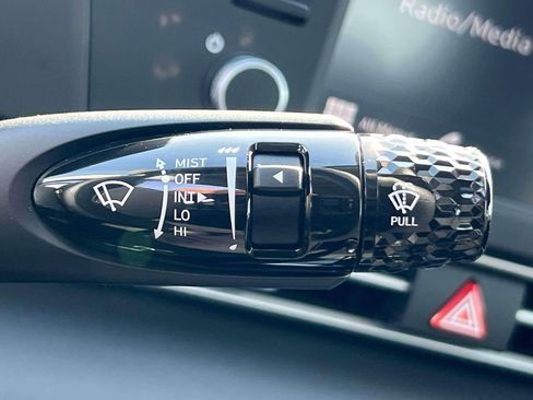 Used 2025 Hyundai Elantra SE w/ Cargo Package image 23