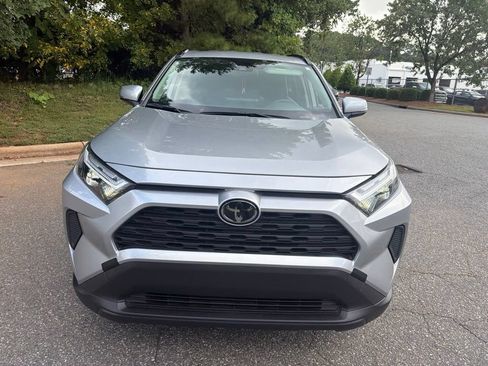 Used 2025 Toyota RAV4 XLE AWD/4WD image 10