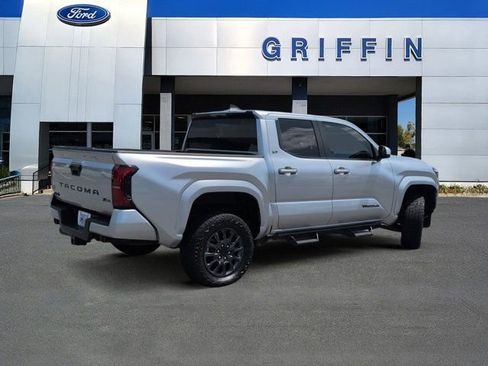 Used 2025 Toyota Tacoma SR5 AWD/4WD image 4
