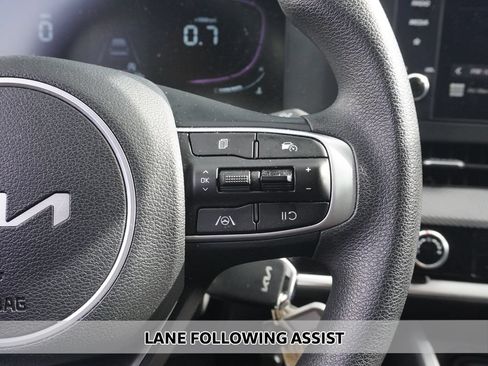 Used 2024 Kia Sportage LX AWD/4WD image 3