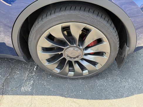 Used 2022 Tesla Model Y Performance AWD/4WD image 11