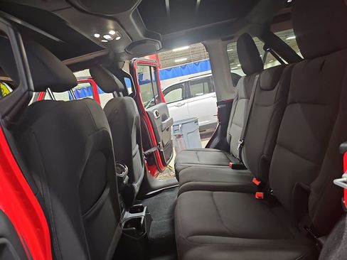 Used 2022 Jeep Wrangler Unlimited Sahara w/ Cold Weather Group image 13