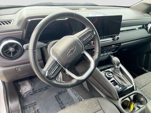 Used 2024 Chevrolet Colorado Z71 w/ Safety Package image 9