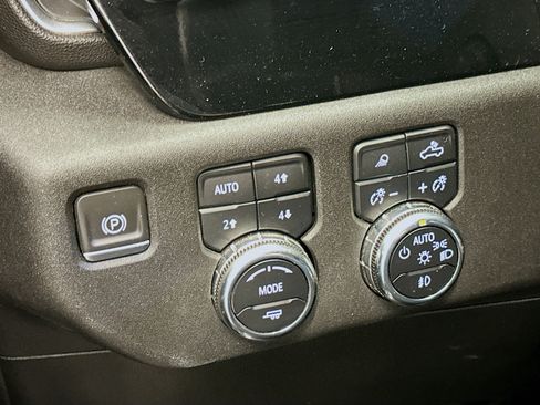 Used 2023 GMC Sierra 1500 SLT w/ SLT Premium Plus Package image 17