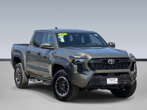 Used 2025 Toyota Tacoma TRD Off-Road AWD/4WD image 1