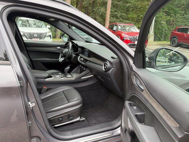 Used 2022 Alfa Romeo Stelvio Ti AWD/4WD image 38