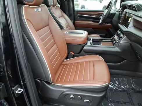 Used 2024 GMC Yukon XL Denali Ultimate AWD/4WD image 26