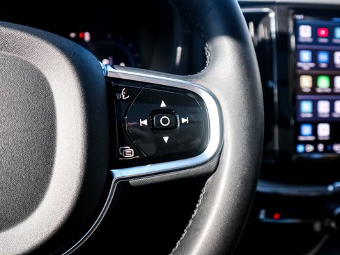 Used 2025 Volvo XC60 B5 Plus image 20