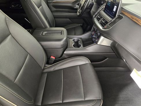 Used 2022 Chevrolet Suburban Premier RWD image 15