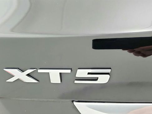 Used 2023 Cadillac XT5 Premium Luxury image 17