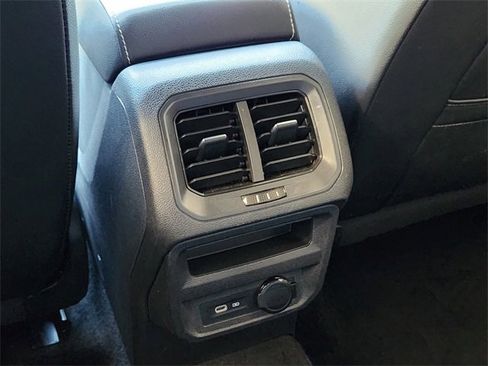 Used 2022 Volkswagen Tiguan SE R-Line image 28