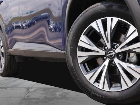 Certified 2023 Nissan Rogue SV image 3