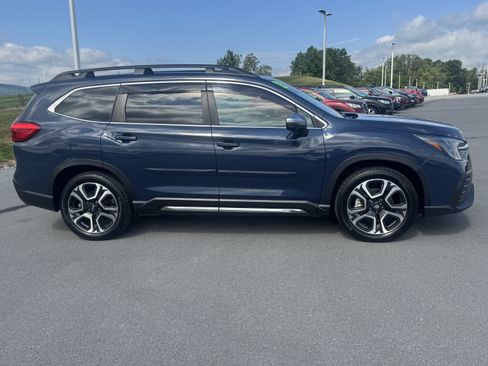 Used 2023 Subaru Ascent Limited w/ Technology Package AWD/4WD image 2