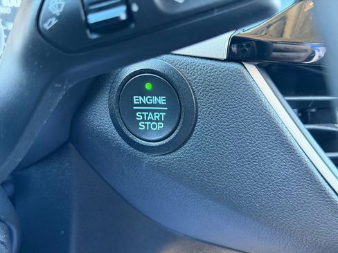 Used 2022 Ford Escape SE image 17