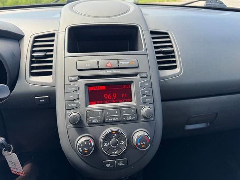 Used 2013 Kia Soul FWD image 17