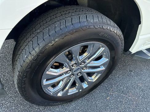 Used 2025 Ford F150 Lariat w/ Equipment Group 501A Mid image 12