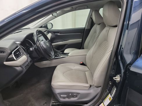 Used 2019 Toyota Camry SE image 12