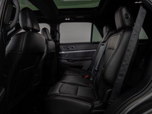 Used 2018 Ford Explorer Sport w/ Equipment Group 401A AWD/4WD image 17