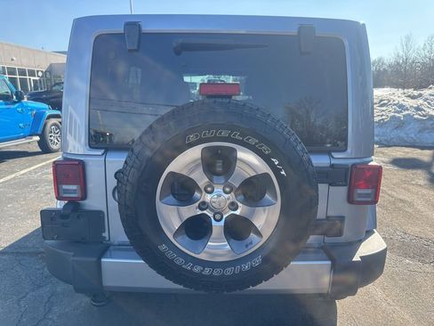 Used 2016 Jeep Wrangler Unlimited Sahara image 4