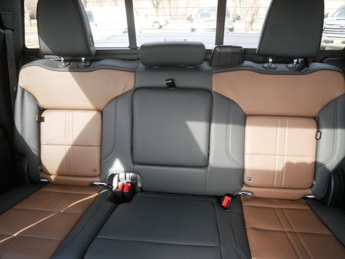 Used 2025 Chevrolet Silverado 1500 High Country w/ Technology Package image 13