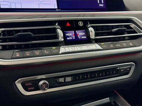 Used 2020 BMW X7 xDrive40i w/ M Sport Package AWD/4WD image 16