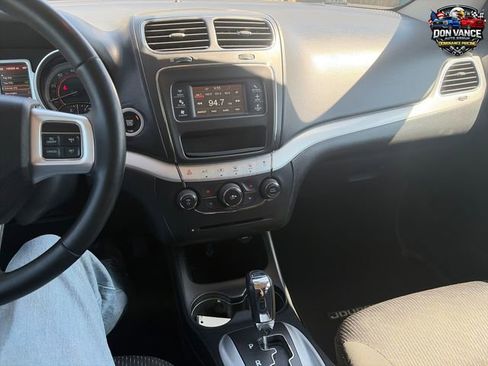 Used 2017 Dodge Journey SE w/ Flexible Seating Group FWD image 18