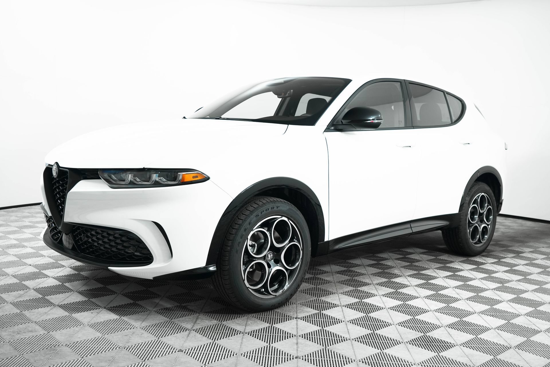 Used 2025 Alfa Romeo Tonale AWD/4WD image 3