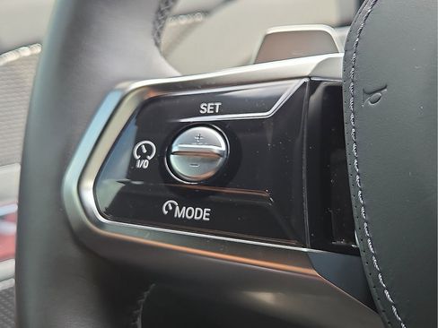 Used 2025 BMW 740i xDrive AWD/4WD image 17