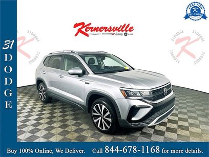 Used 2023 Volkswagen Taos SE w/ Panoramic Sunroof Package