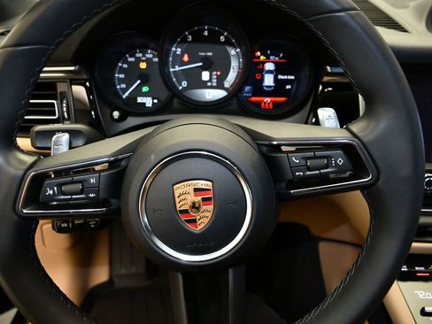 Certified 2023 Porsche Macan AWD/4WD image 31