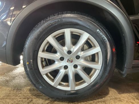 Used 2014 Porsche Cayenne S image 18