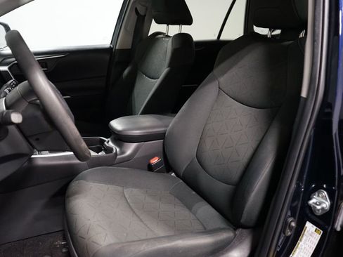 Used 2021 Toyota RAV4 XLE w/ Convenience Package FWD image 6