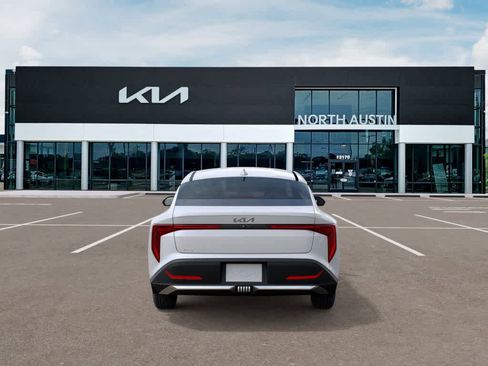 New 2025 Kia K4 LX image 5