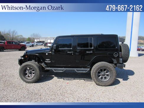 Used 2017 Jeep Wrangler Unlimited Sahara w/ Connectivity Group image 6