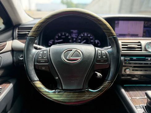 Used 2013 Lexus LS 460 w/ Comfort Pkg RWD image 21