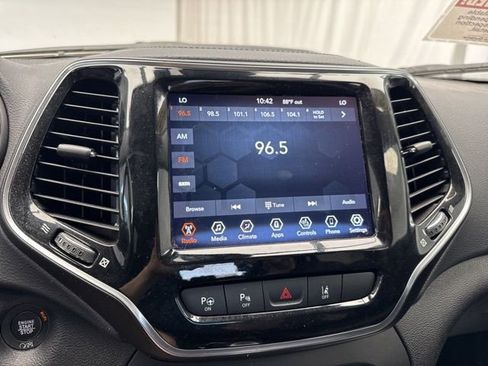 Used 2021 Jeep Cherokee Limited image 19