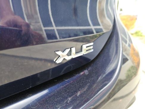 Used 2021 Toyota Highlander XLE image 23