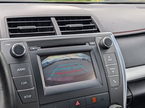 Used 2016 Toyota Camry SE FWD image 19