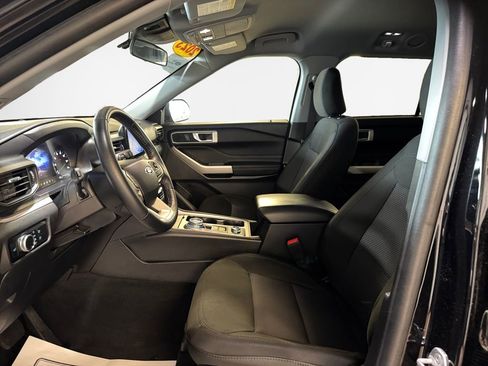 Used 2023 Ford Explorer XLT AWD/4WD image 12