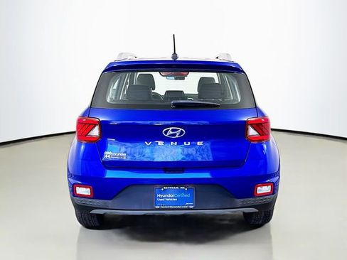 Certified 2024 Hyundai Venue Limited image 5