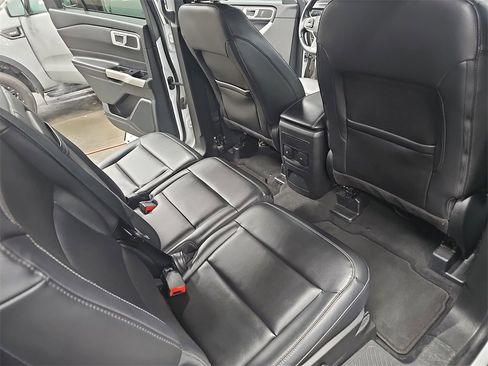 Used 2023 Ford Explorer XLT w/ Equipment Group 202A image 11
