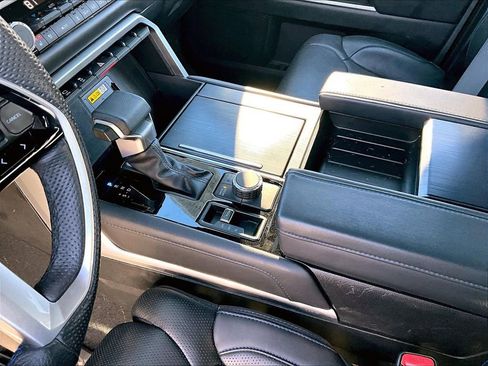 Used 2024 Toyota Tundra Platinum image 13