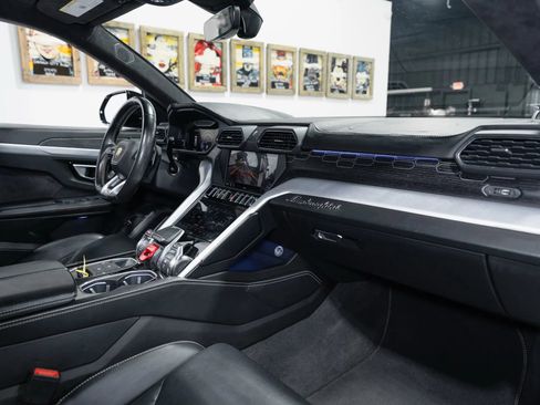 Used 2019 Lamborghini Urus image 22