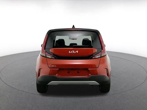 Used 2025 Kia Soul LX w/ LX Technology Package FWD image 8