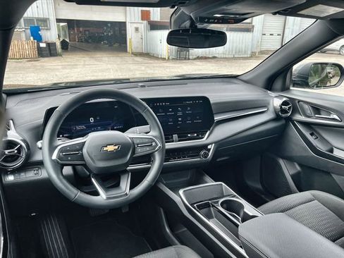 Certified 2025 Chevrolet Equinox LT FWD image 10