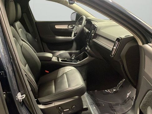 Used 2021 Volvo XC40 T5 Momentum w/ Premium Package AWD/4WD image 14